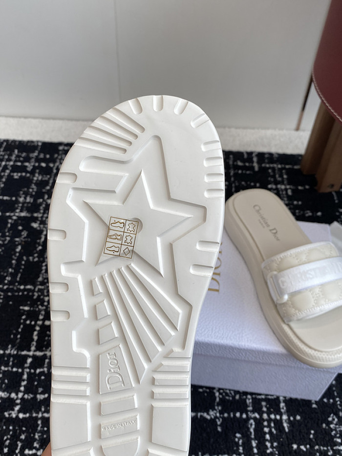 Dio*r sandal 64